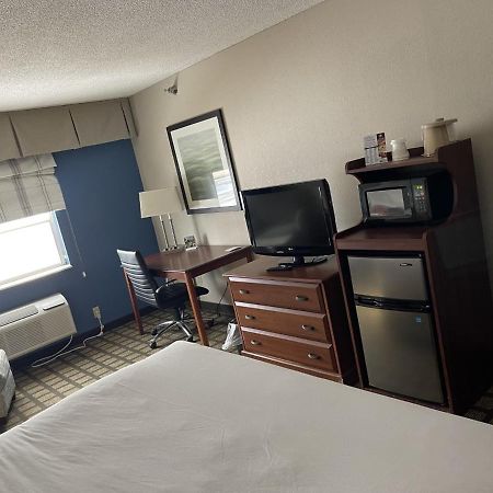 Baymont By Wyndham Galesburg Hotel Exterior foto