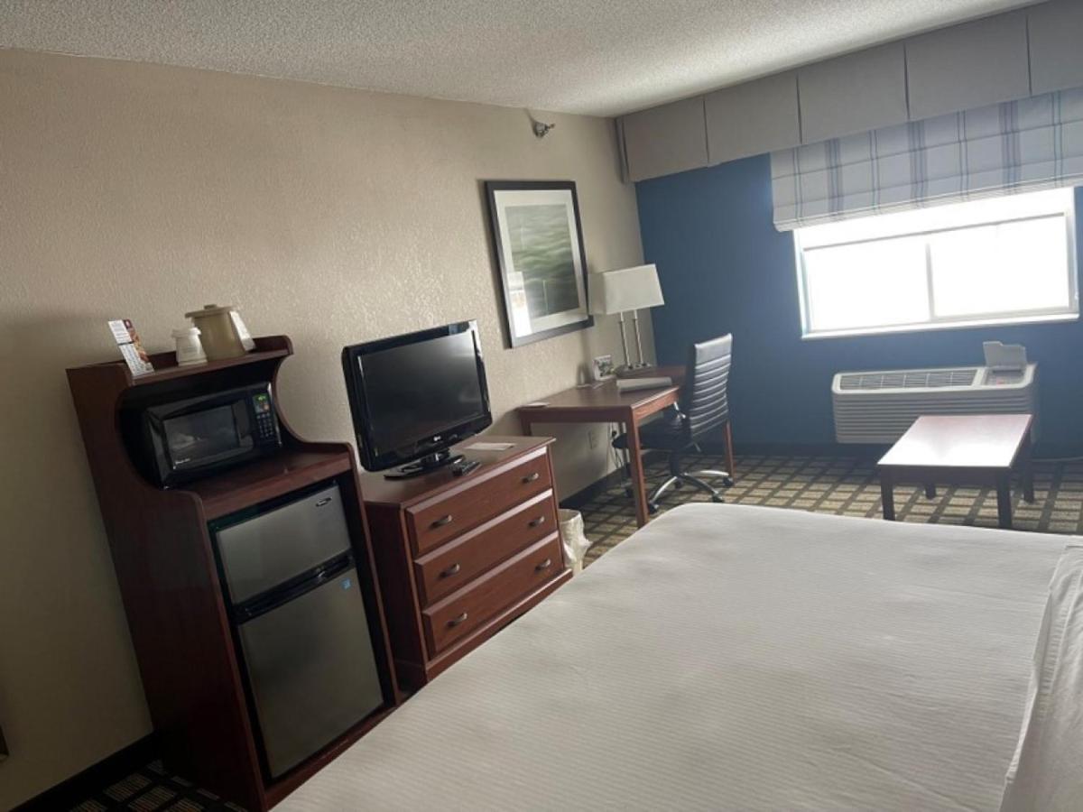 Baymont By Wyndham Galesburg Hotel Exterior foto