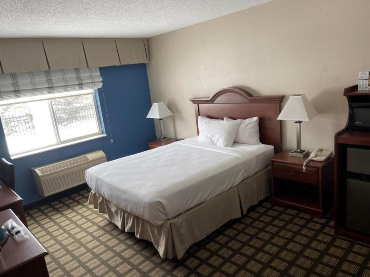 Baymont By Wyndham Galesburg Hotel Exterior foto