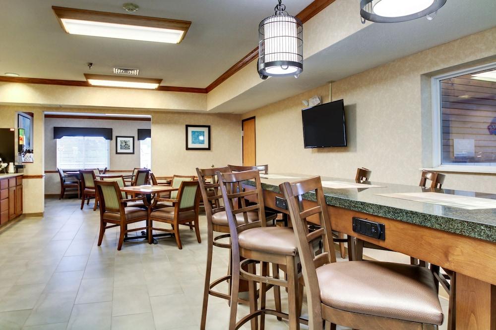 Baymont By Wyndham Galesburg Hotel Exterior foto