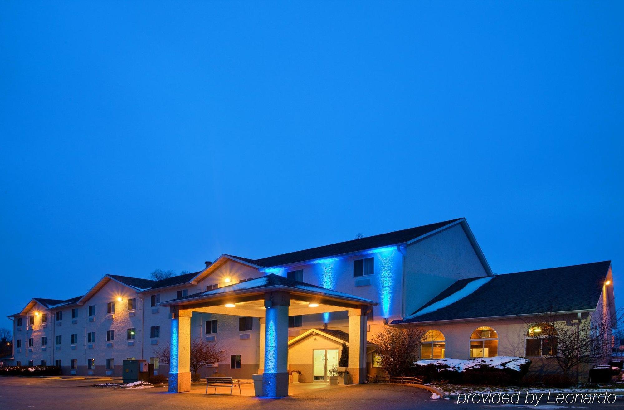 Baymont By Wyndham Galesburg Hotel Exterior foto