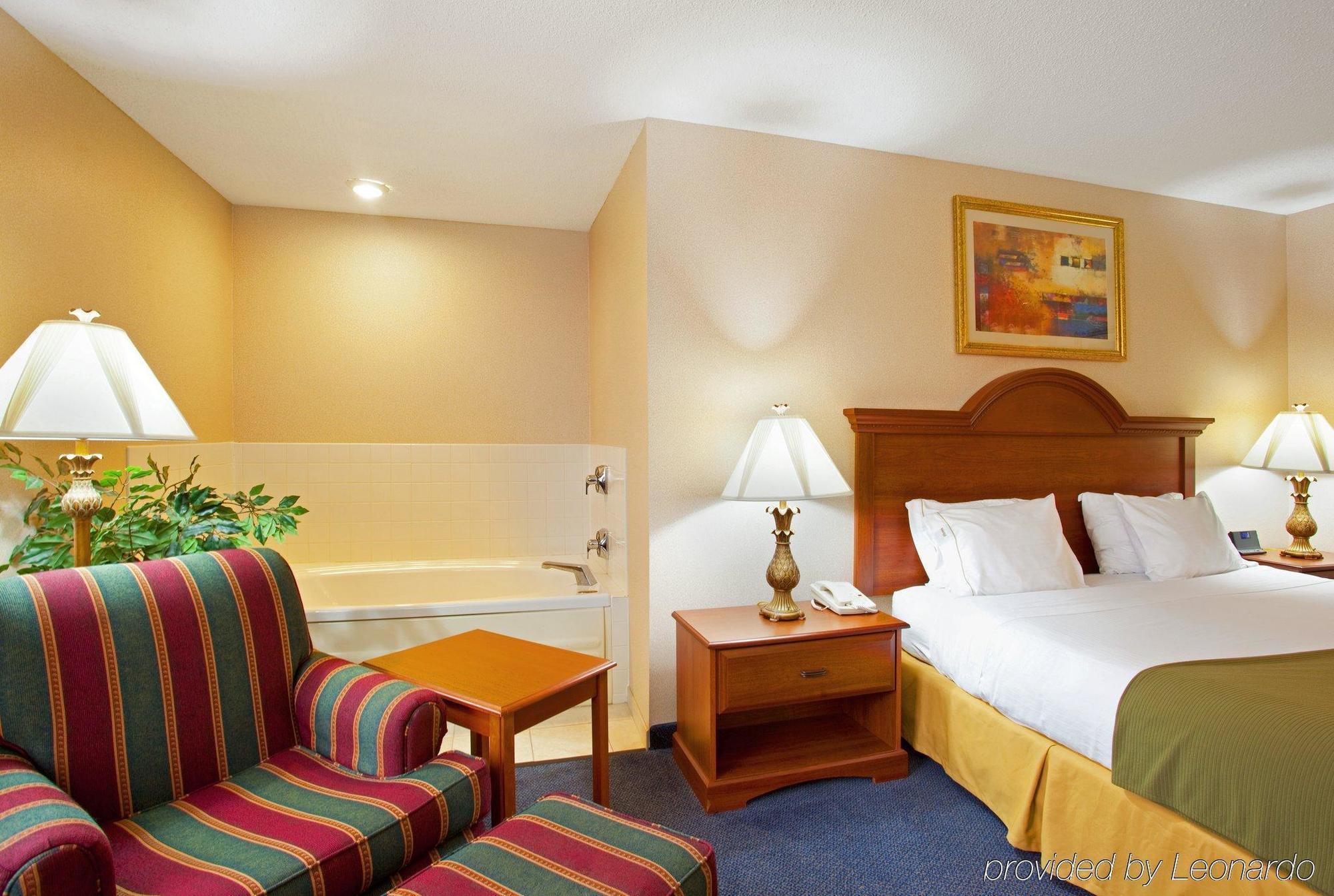 Baymont By Wyndham Galesburg Hotel Exterior foto