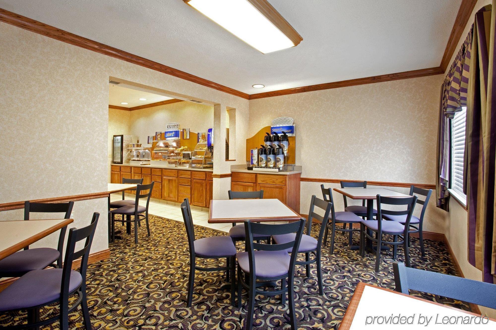 Baymont By Wyndham Galesburg Hotel Exterior foto