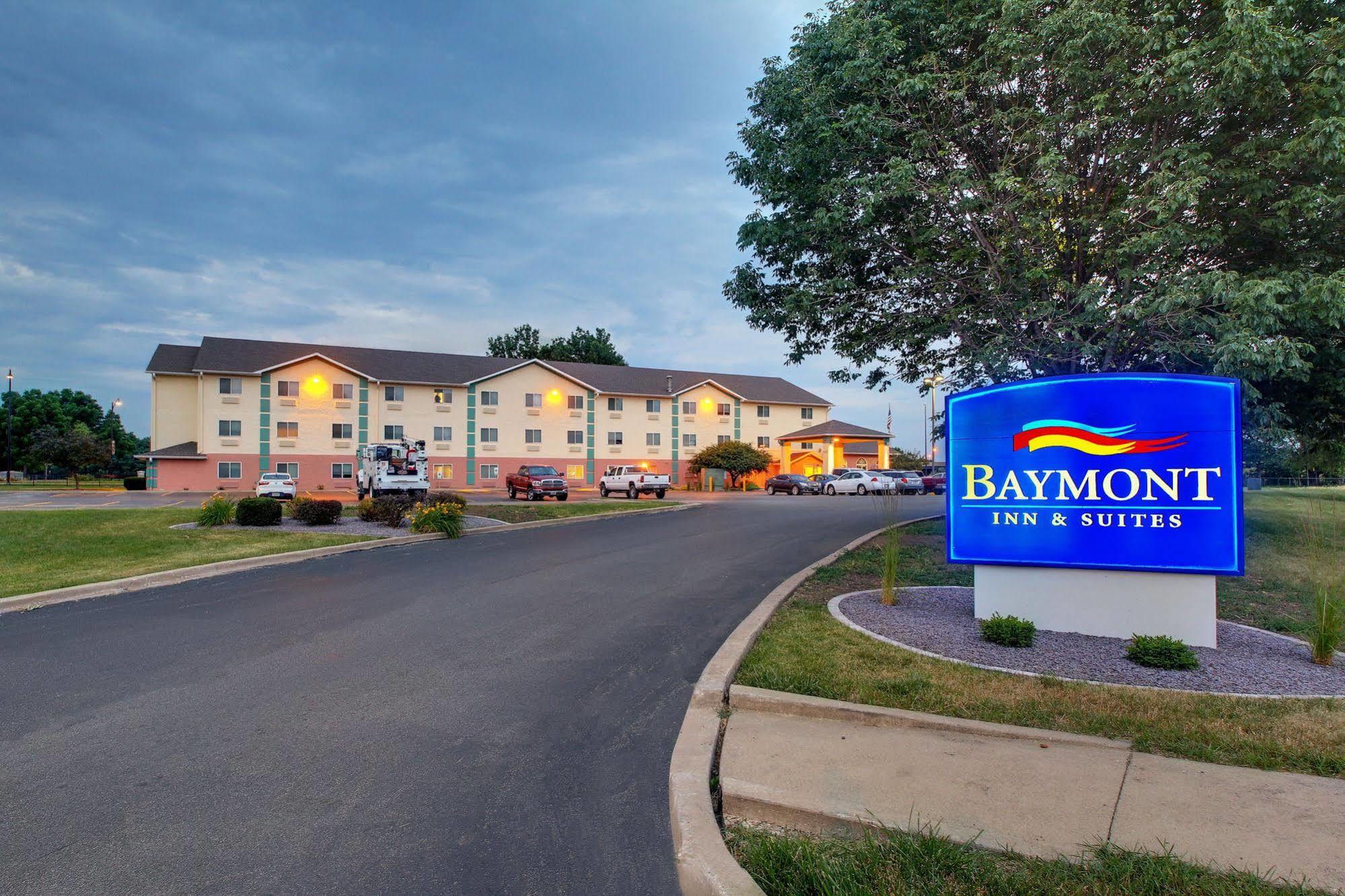 Baymont By Wyndham Galesburg Hotel Exterior foto