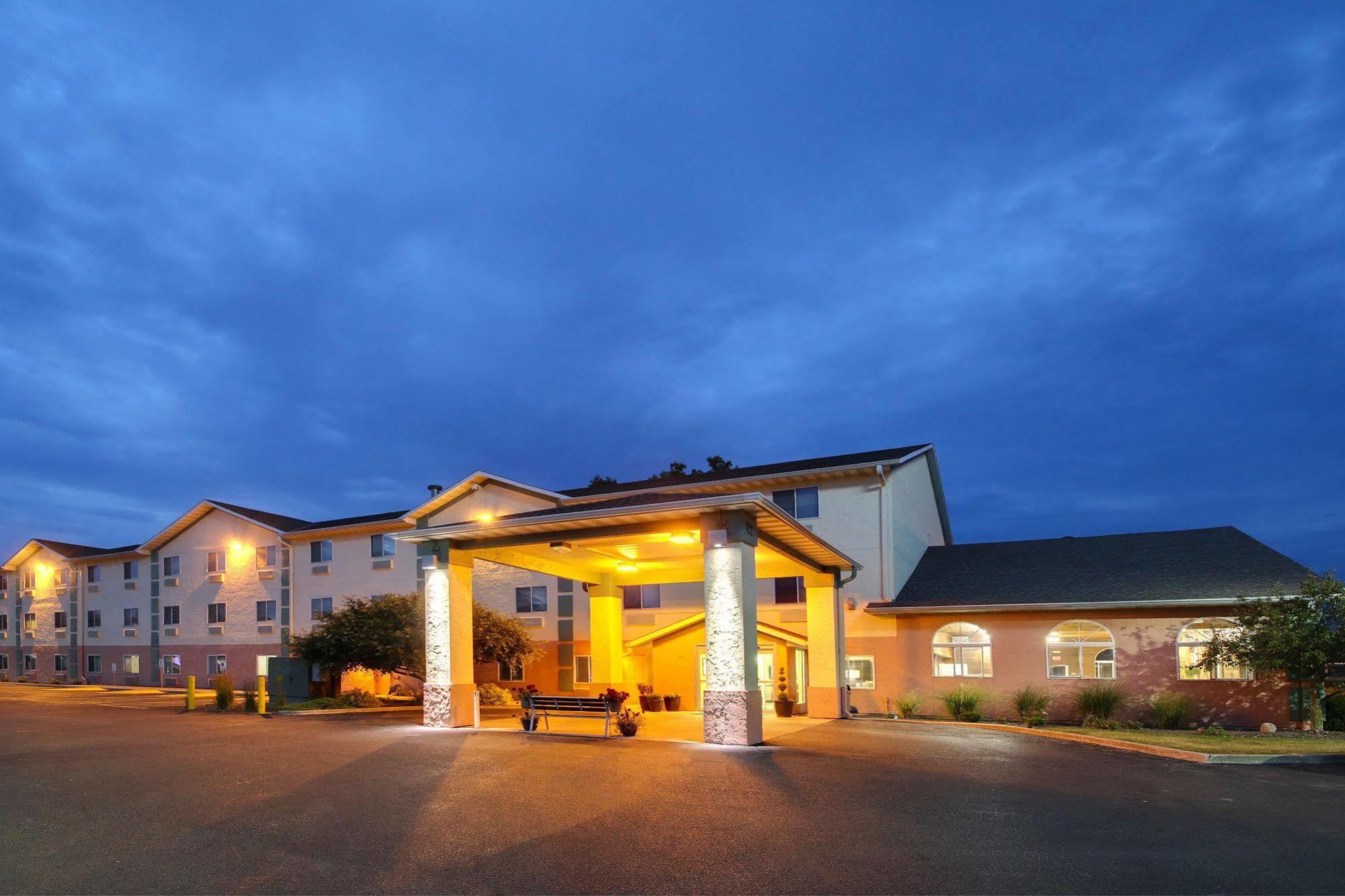Baymont By Wyndham Galesburg Hotel Exterior foto