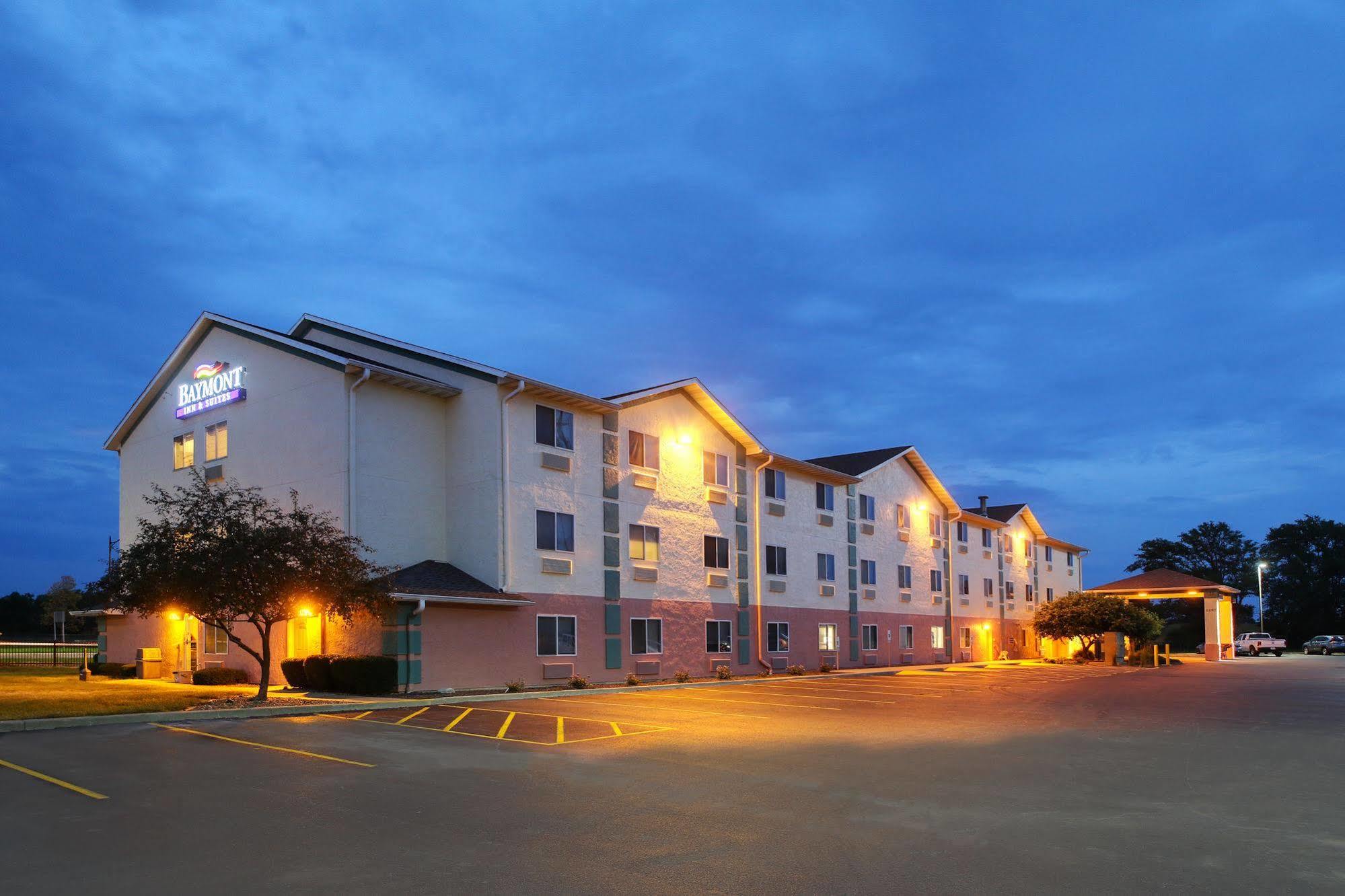Baymont By Wyndham Galesburg Hotel Exterior foto