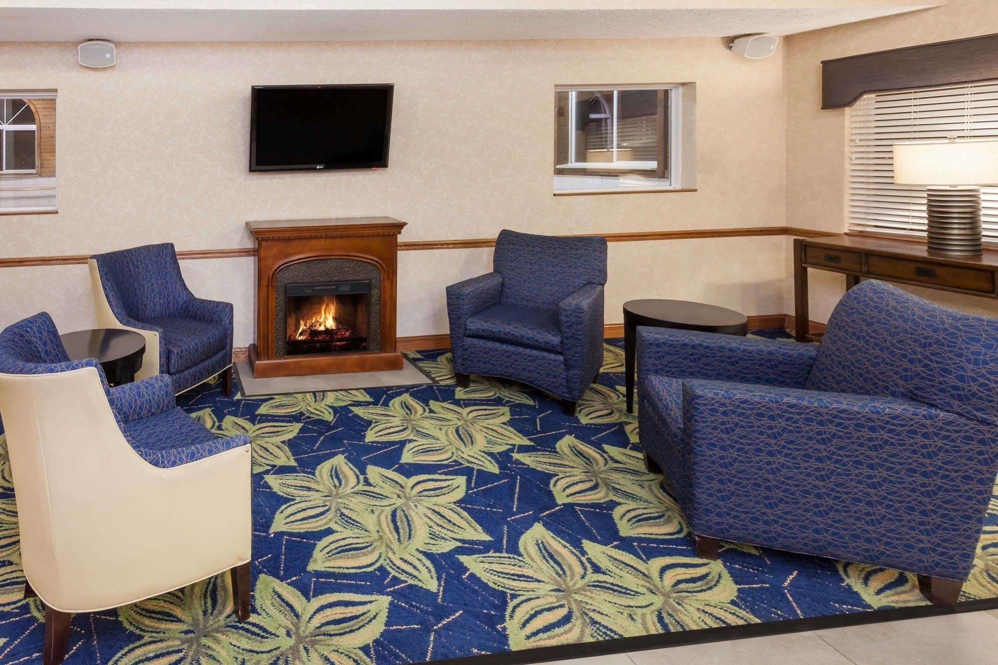 Baymont By Wyndham Galesburg Hotel Exterior foto