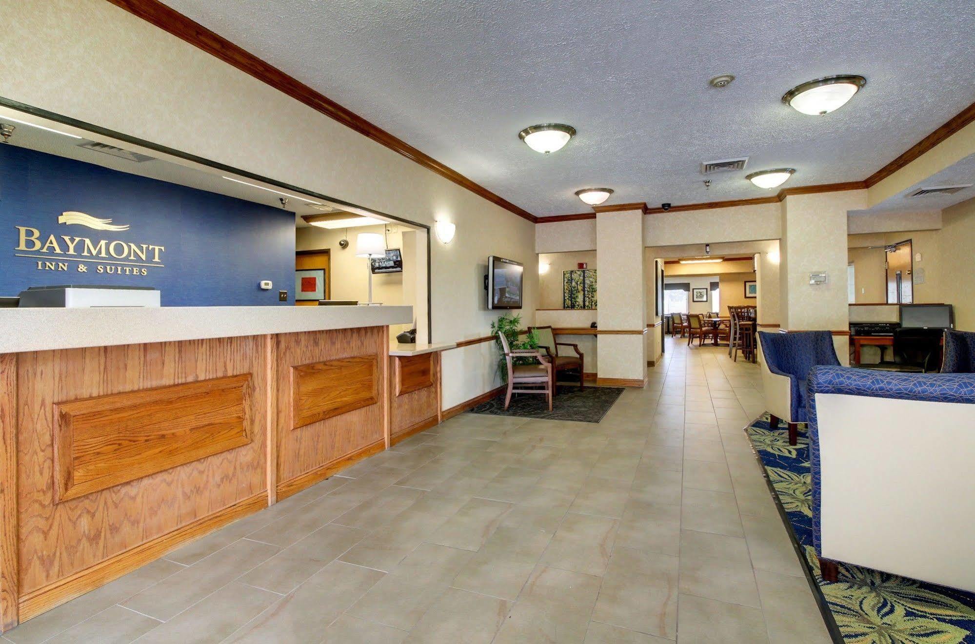 Baymont By Wyndham Galesburg Hotel Exterior foto